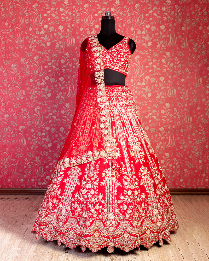 Alluring Red Bridal lehenga choli for bride with dupatta